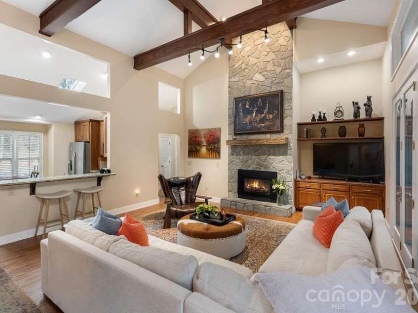174 Garnet Rock Trail, Highlands, NC 28741.  MLS# CAR4365412, YatesRealty ID 15834. Living Room and Kitchen
