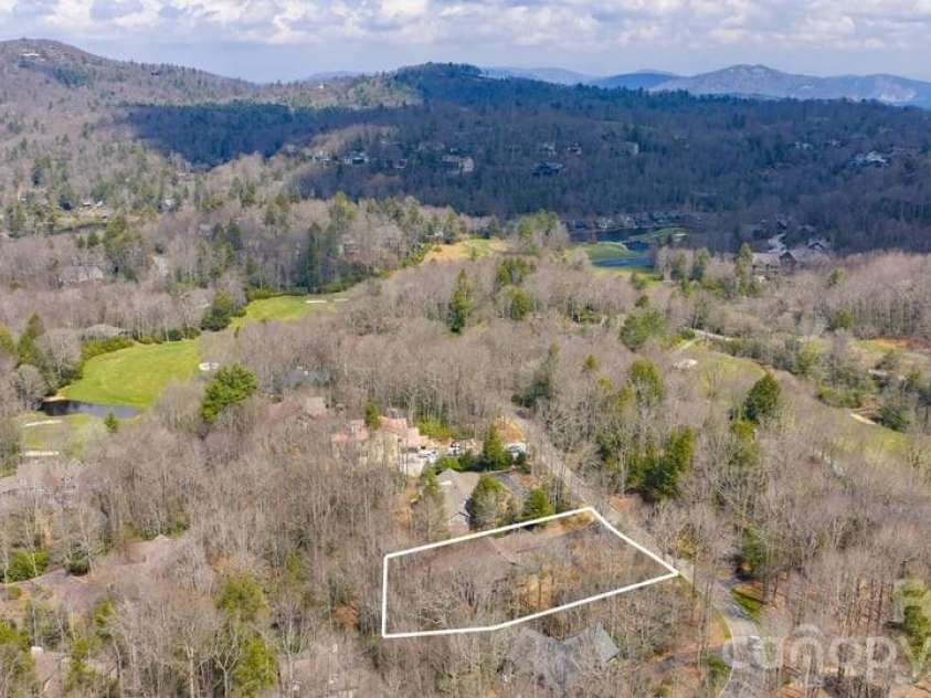174 Garnet Rock Trail, Highlands, NC 28741.  MLS# CAR4365412, YatesRealty ID 15834. Not based on a survey.  Lines are for reference only.