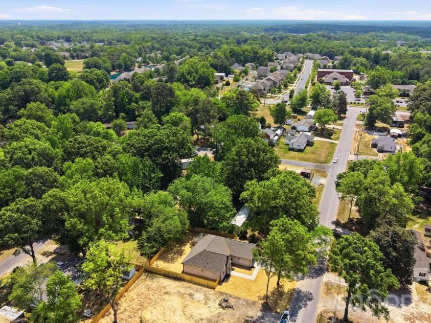 5121 Morningwood Drive, Matthews, NC 28105.  MLS# CAR4367917, YatesRealty ID 15835. 