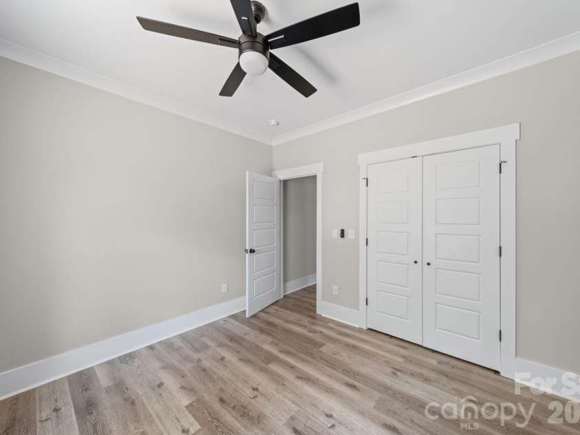 5121 Morningwood Drive, Matthews, NC 28105.  MLS# CAR4367917, YatesRealty ID 15835. 