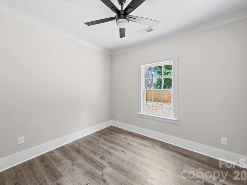 5121 Morningwood Drive, Matthews, NC 28105.  MLS# CAR4367917, YatesRealty ID 15835. 