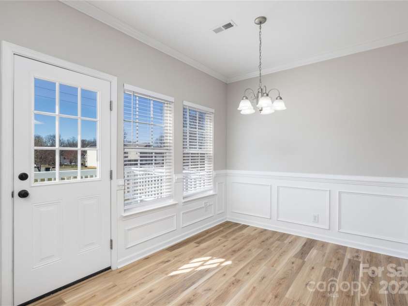 136 Ridge Bluff Road, Mooresville, NC 28115.  MLS# CAR4231762, YatesRealty ID 15836. 