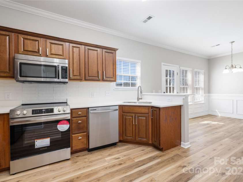136 Ridge Bluff Road, Mooresville, NC 28115.  MLS# CAR4231762, YatesRealty ID 15836. 