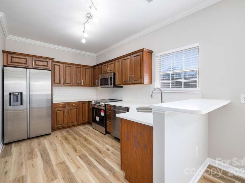 136 Ridge Bluff Road, Mooresville, NC 28115.  MLS# CAR4231762, YatesRealty ID 15836. 