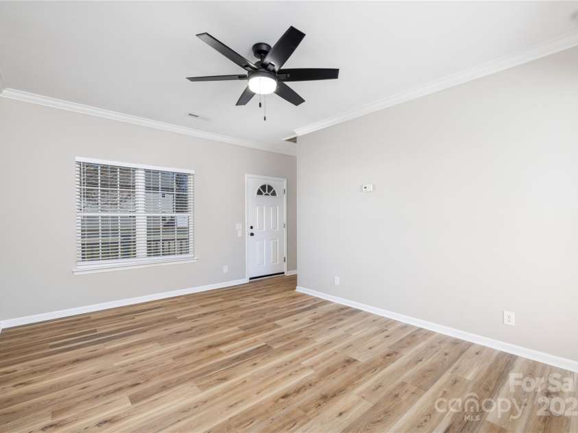 136 Ridge Bluff Road, Mooresville, NC 28115.  MLS# CAR4231762, YatesRealty ID 15836. 