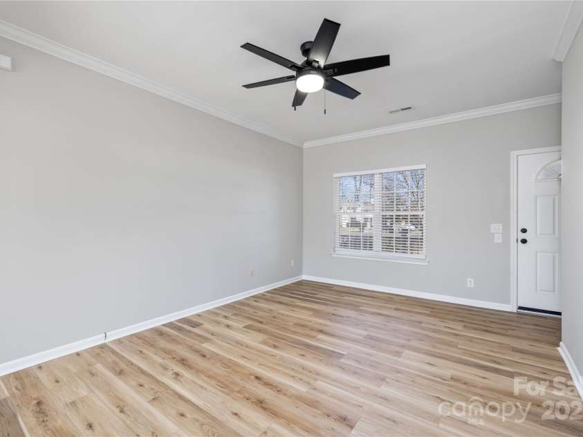 136 Ridge Bluff Road, Mooresville, NC 28115.  MLS# CAR4231762, YatesRealty ID 15836. 