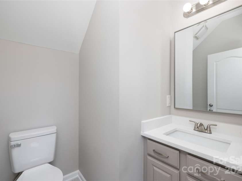 136 Ridge Bluff Road, Mooresville, NC 28115.  MLS# CAR4231762, YatesRealty ID 15836. 