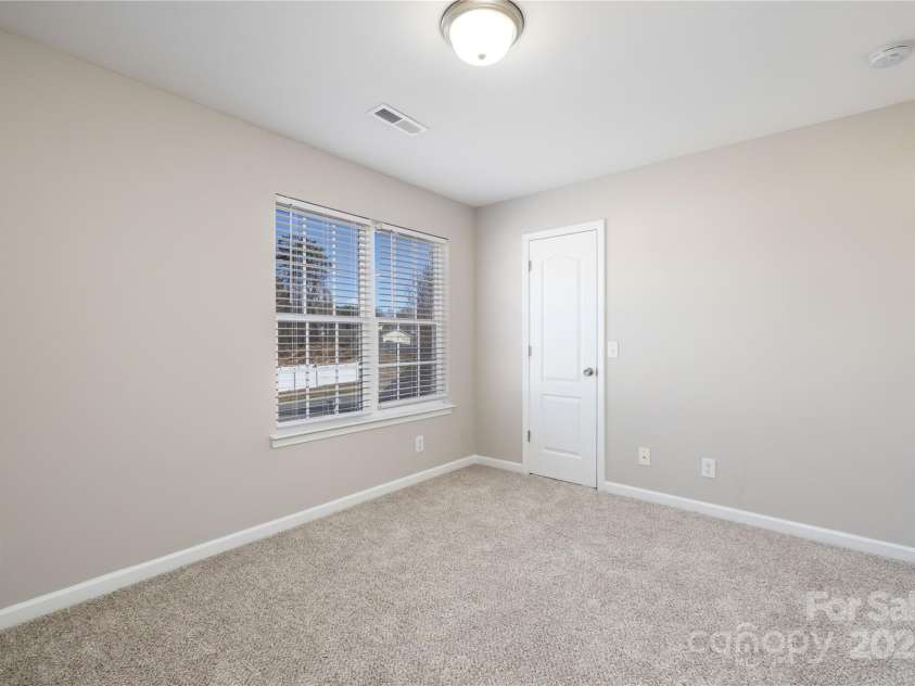 136 Ridge Bluff Road, Mooresville, NC 28115.  MLS# CAR4231762, YatesRealty ID 15836. 