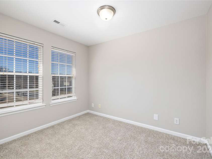 136 Ridge Bluff Road, Mooresville, NC 28115.  MLS# CAR4231762, YatesRealty ID 15836. 