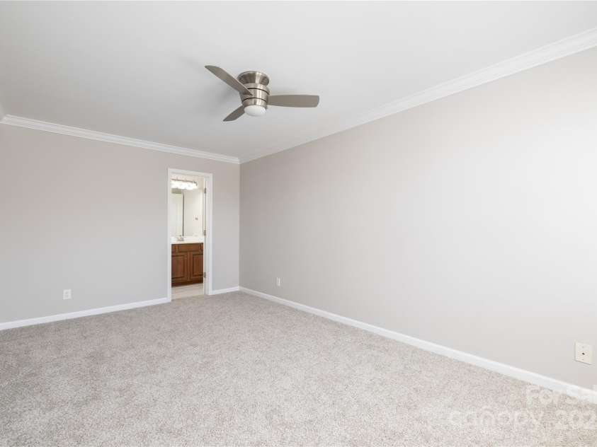 136 Ridge Bluff Road, Mooresville, NC 28115.  MLS# CAR4231762, YatesRealty ID 15836. 