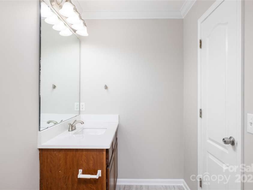 136 Ridge Bluff Road, Mooresville, NC 28115.  MLS# CAR4231762, YatesRealty ID 15836. 