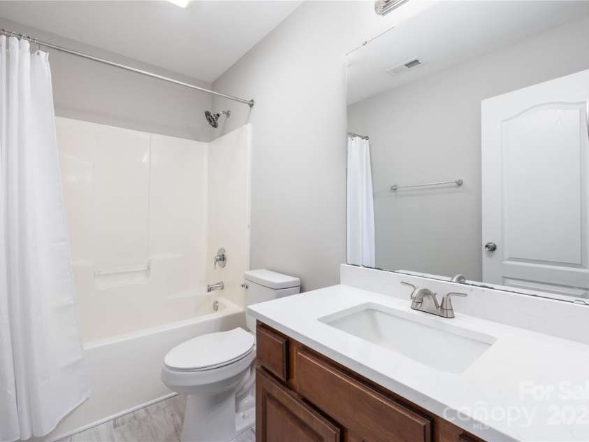 136 Ridge Bluff Road, Mooresville, NC 28115.  MLS# CAR4231762, YatesRealty ID 15836. 