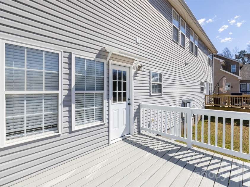 136 Ridge Bluff Road, Mooresville, NC 28115.  MLS# CAR4231762, YatesRealty ID 15836. 