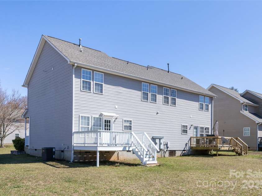 136 Ridge Bluff Road, Mooresville, NC 28115.  MLS# CAR4231762, YatesRealty ID 15836. 