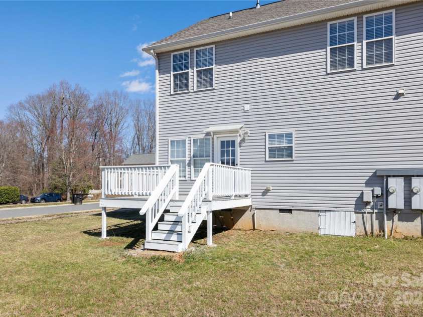 136 Ridge Bluff Road, Mooresville, NC 28115.  MLS# CAR4231762, YatesRealty ID 15836. 