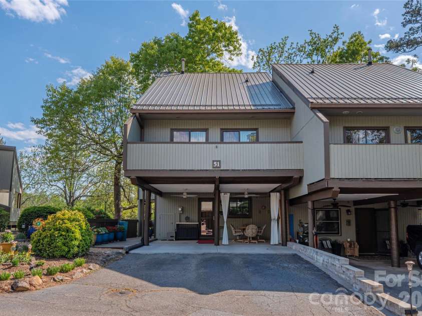 51 Maple Ridge Lane, Asheville, NC 28806.  MLS# CAR4373864, YatesRealty ID 15836. 