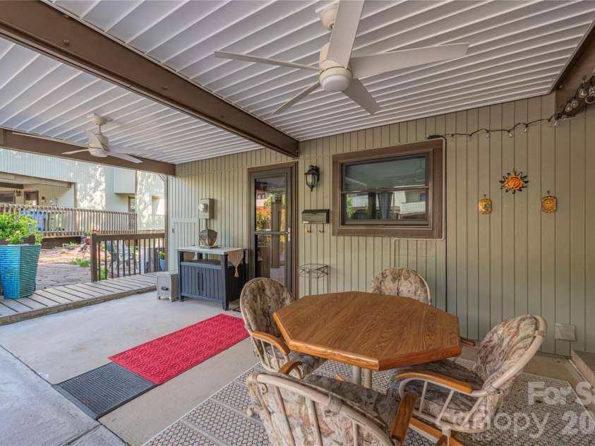 51 Maple Ridge Lane, Asheville, NC 28806.  MLS# CAR4373864, YatesRealty ID 15836. 