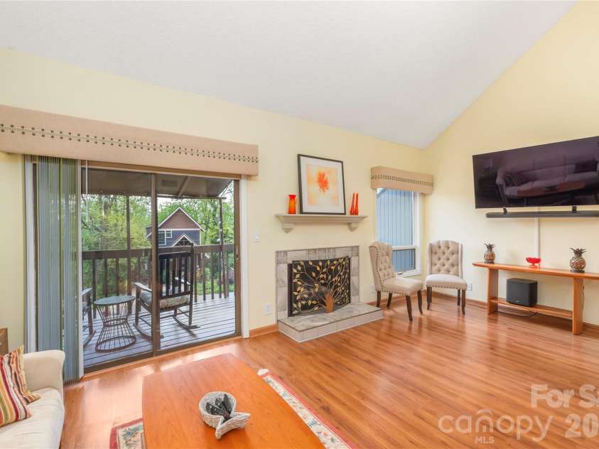 51 Maple Ridge Lane, Asheville, NC 28806.  MLS# CAR4373864, YatesRealty ID 15836. 