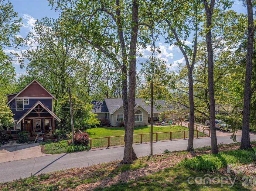 51 Maple Ridge Lane, Asheville, NC 28806.  MLS# CAR4373864, YatesRealty ID 15836. 