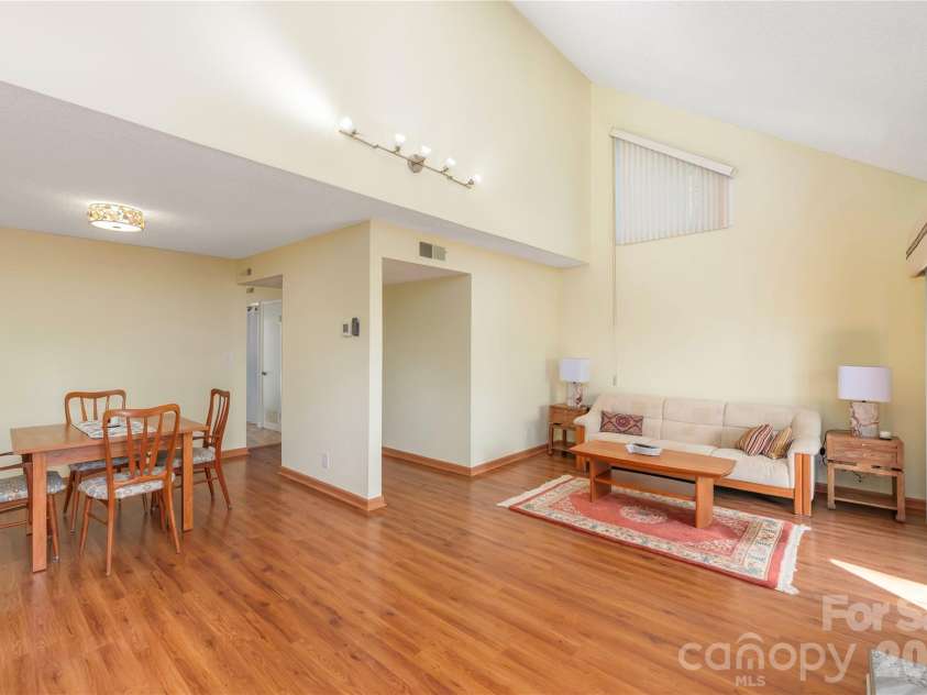 51 Maple Ridge Lane, Asheville, NC 28806.  MLS# CAR4373864, YatesRealty ID 15836. 