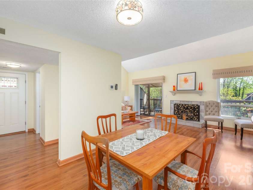 51 Maple Ridge Lane, Asheville, NC 28806.  MLS# CAR4373864, YatesRealty ID 15836. 