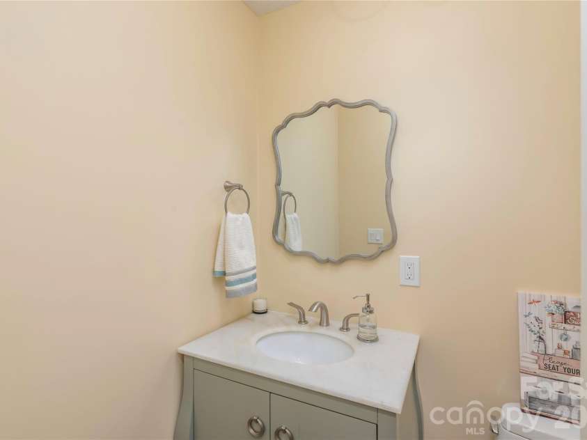 51 Maple Ridge Lane, Asheville, NC 28806.  MLS# CAR4373864, YatesRealty ID 15836. 