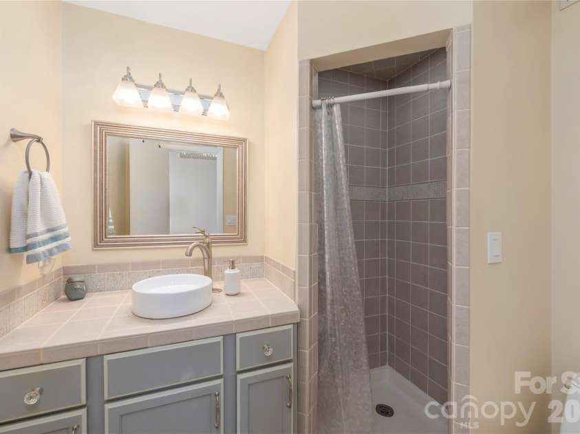 51 Maple Ridge Lane, Asheville, NC 28806.  MLS# CAR4373864, YatesRealty ID 15836. 