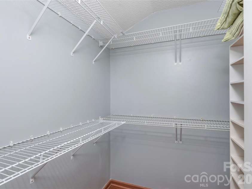 51 Maple Ridge Lane, Asheville, NC 28806.  MLS# CAR4373864, YatesRealty ID 15836. 