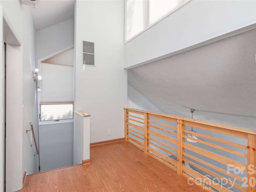 51 Maple Ridge Lane, Asheville, NC 28806.  MLS# CAR4373864, YatesRealty ID 15836. 