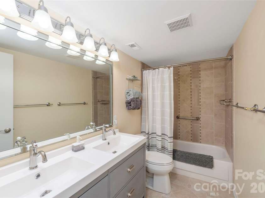 51 Maple Ridge Lane, Asheville, NC 28806.  MLS# CAR4373864, YatesRealty ID 15836. 