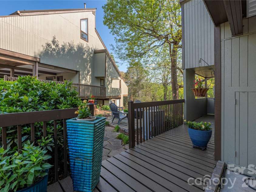 51 Maple Ridge Lane, Asheville, NC 28806.  MLS# CAR4373864, YatesRealty ID 15836. 