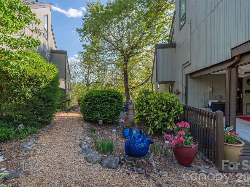 51 Maple Ridge Lane, Asheville, NC 28806.  MLS# CAR4373864, YatesRealty ID 15836. 