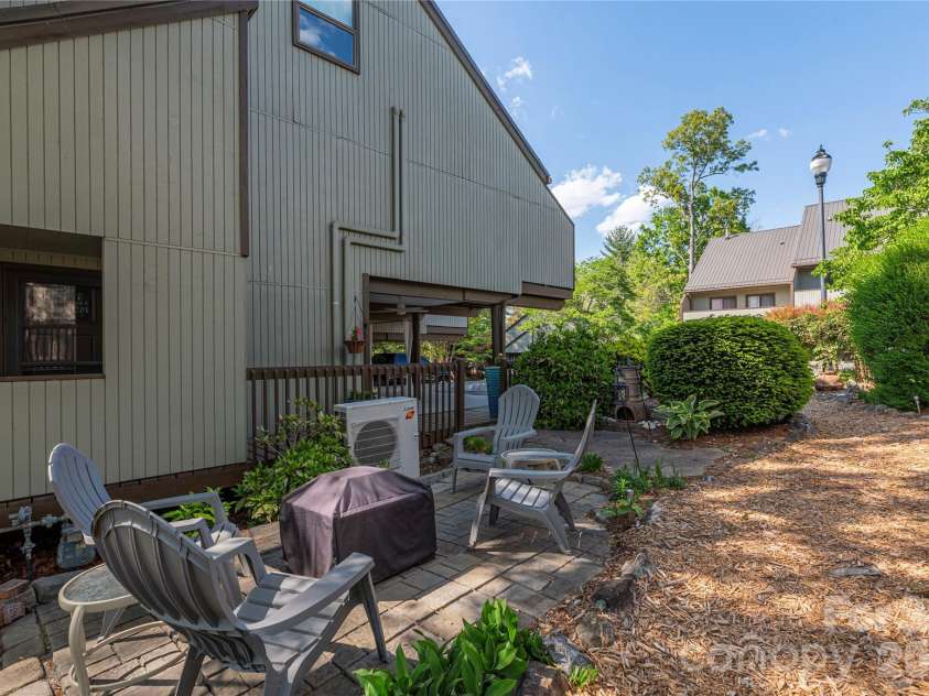51 Maple Ridge Lane, Asheville, NC 28806.  MLS# CAR4373864, YatesRealty ID 15836. 
