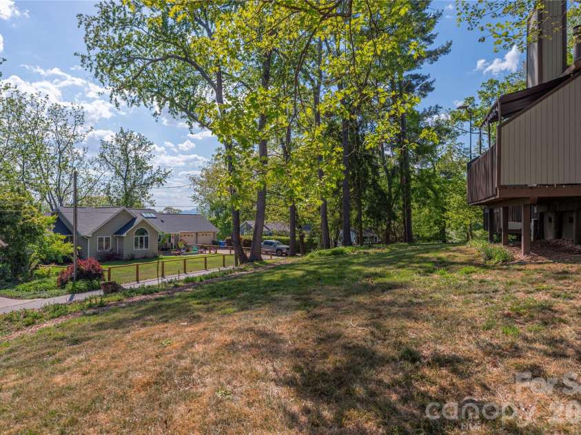 51 Maple Ridge Lane, Asheville, NC 28806.  MLS# CAR4373864, YatesRealty ID 15836. 
