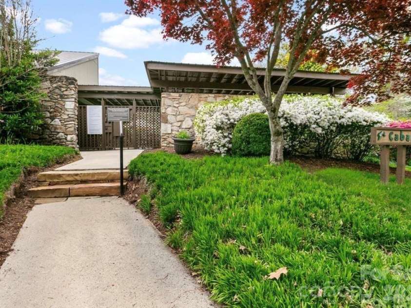 51 Maple Ridge Lane, Asheville, NC 28806.  MLS# CAR4373864, YatesRealty ID 15836. 