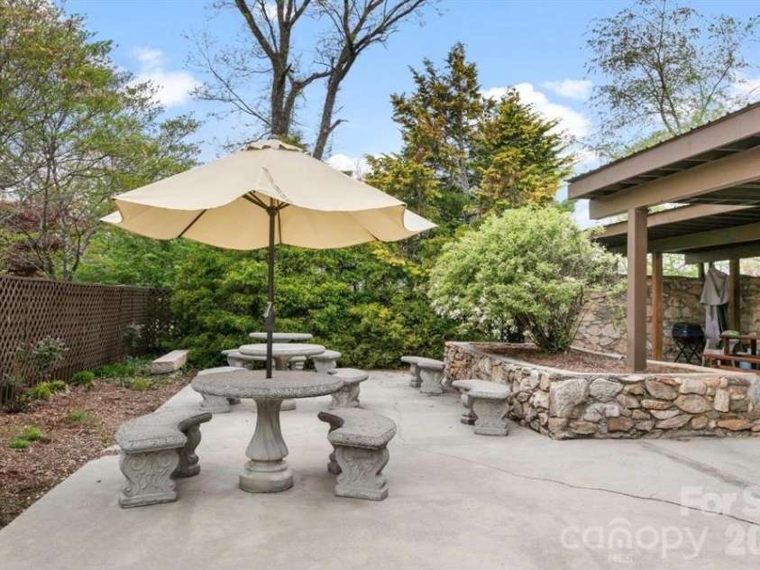 51 Maple Ridge Lane, Asheville, NC 28806.  MLS# CAR4373864, YatesRealty ID 15836. 