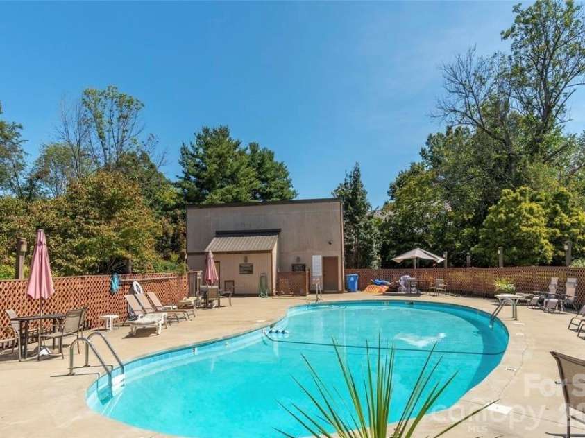51 Maple Ridge Lane, Asheville, NC 28806.  MLS# CAR4373864, YatesRealty ID 15836. 