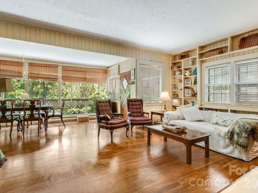121 Ohara Circle, Hendersonville, NC 28739.  MLS# CAR4382724, YatesRealty ID 15837. 