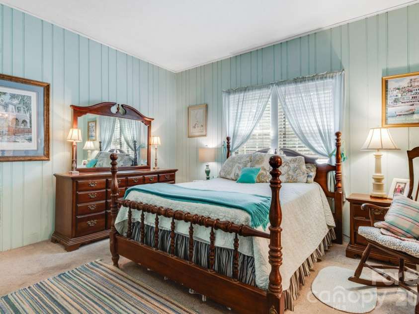 121 Ohara Circle, Hendersonville, NC 28739.  MLS# CAR4382724, YatesRealty ID 15837. 