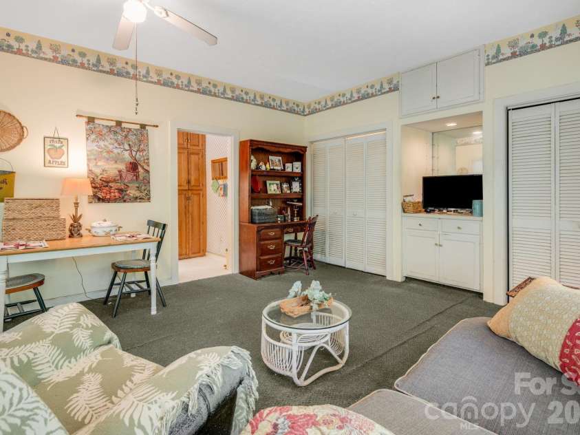 121 Ohara Circle, Hendersonville, NC 28739.  MLS# CAR4382724, YatesRealty ID 15837. 