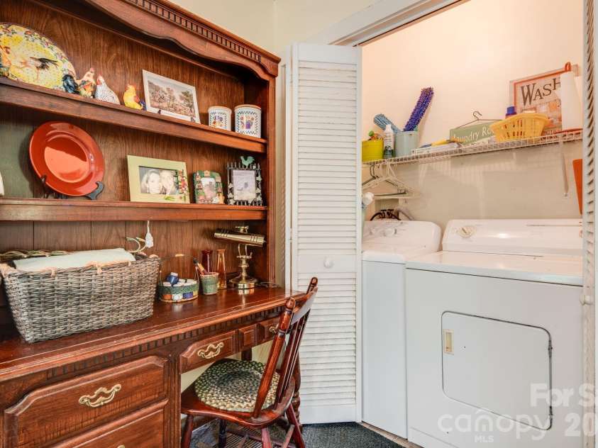 121 Ohara Circle, Hendersonville, NC 28739.  MLS# CAR4382724, YatesRealty ID 15837. 