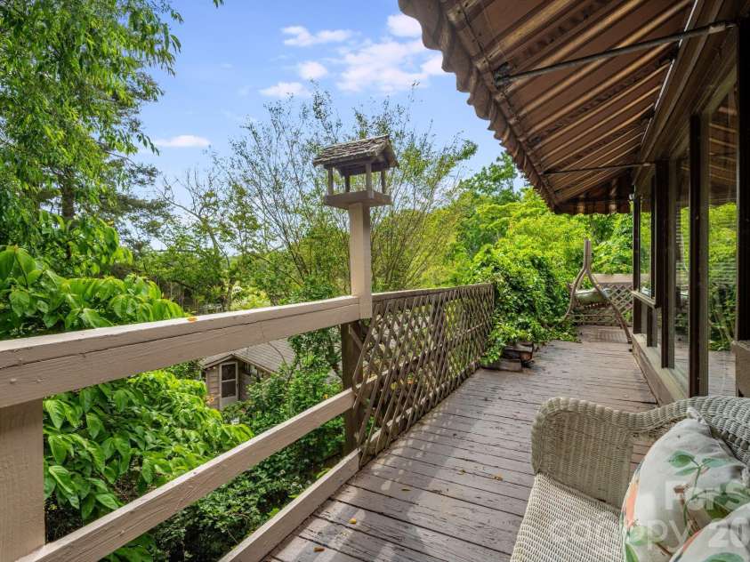 121 Ohara Circle, Hendersonville, NC 28739.  MLS# CAR4382724, YatesRealty ID 15837. 