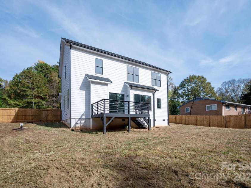 9000 Boyd Drive, Matthews, NC 28105.  MLS# CAR4198561, YatesRealty ID 15837. 