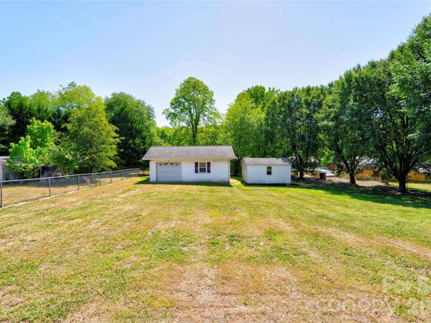 508 Lee Drive, Shelby, NC 28152.  MLS# CAR4373338, YatesRealty ID 15838. Back Yard