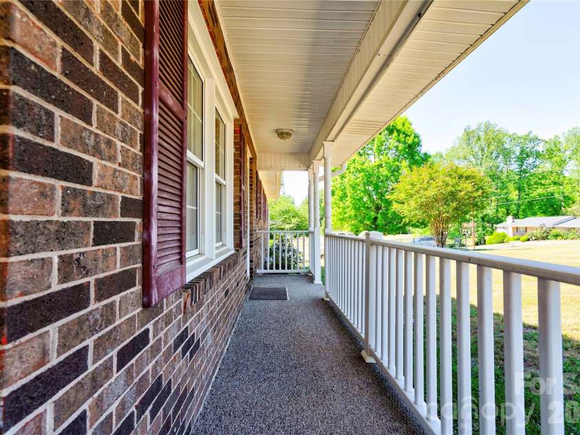 508 Lee Drive, Shelby, NC 28152.  MLS# CAR4373338, YatesRealty ID 15838. Covered Front Porch