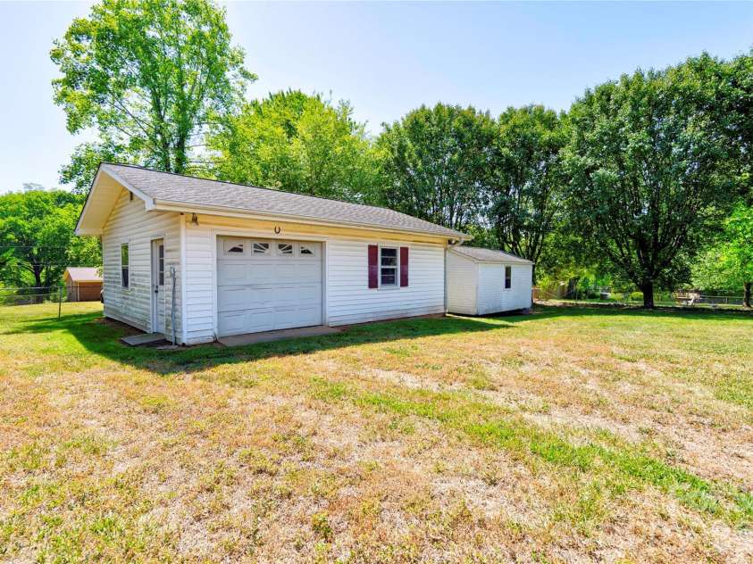 508 Lee Drive, Shelby, NC 28152.  MLS# CAR4373338, YatesRealty ID 15838. Detached Garage/Workshop/ Storage Building