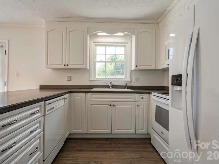 508 Lee Drive, Shelby, NC 28152.  MLS# CAR4373338, YatesRealty ID 15838. Kitchen