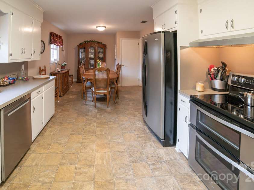 2864 Highline Avenue, Morganton, NC 28655.  MLS# CAR4228287, YatesRealty ID 15840. 
