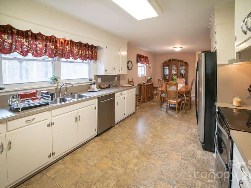 2864 Highline Avenue, Morganton, NC 28655.  MLS# CAR4228287, YatesRealty ID 15840. 
