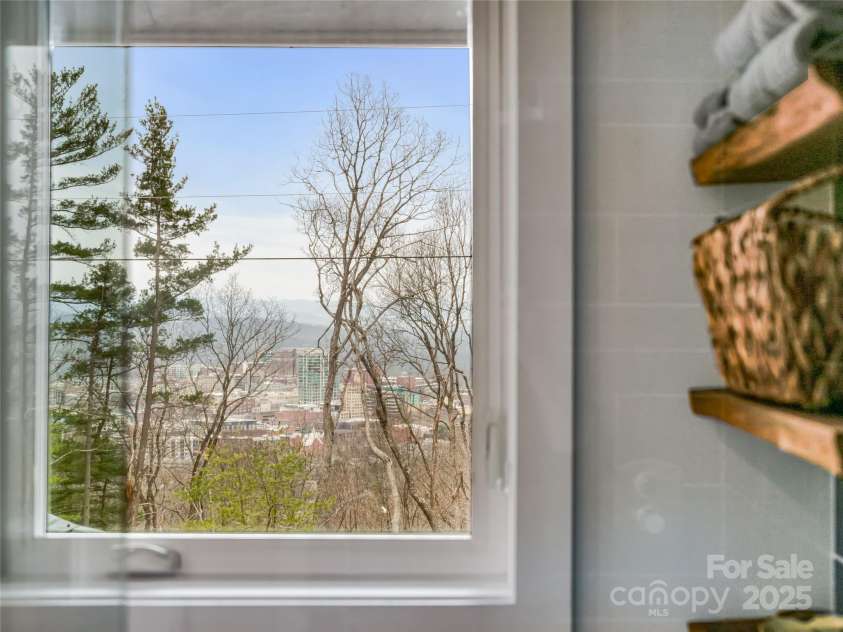 322 Windswept Drive, Asheville, NC 28801.  MLS# CAR4234920, YatesRealty ID 15841. 
